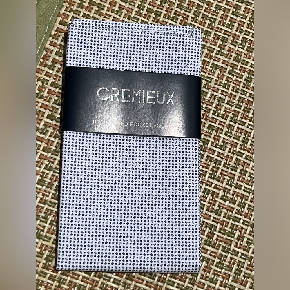 Cremieux pre-folded pocket square